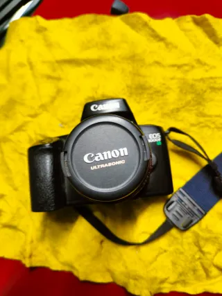 Cámara Canon EOS 1000F Negra