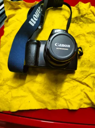 Cámara Canon EOS 1000F Negra