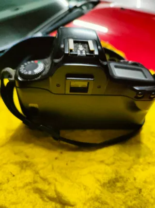 Cámara Canon EOS 1000F Negra