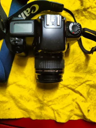 Cámara Canon EOS 1000F Negra