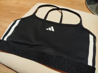 Top deportivo Adidas negro