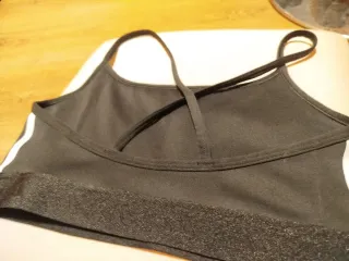 Top deportivo Adidas negro