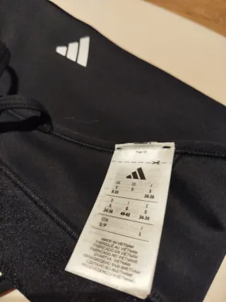 Top deportivo Adidas negro