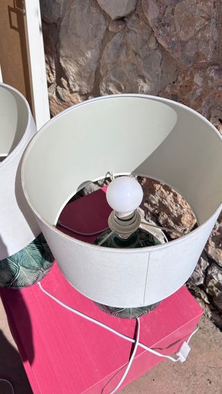 Lámpara de cerámica verde con pantalla