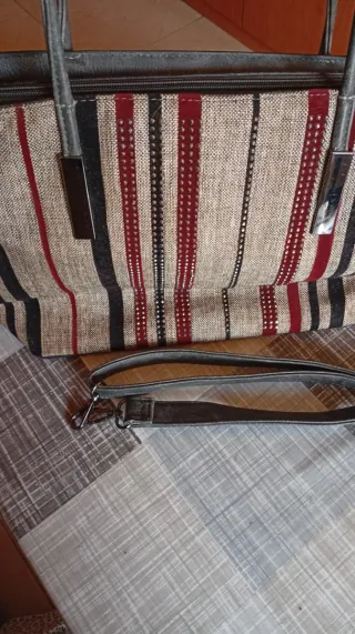 Bolso hombro grande gris, burdeos y negro