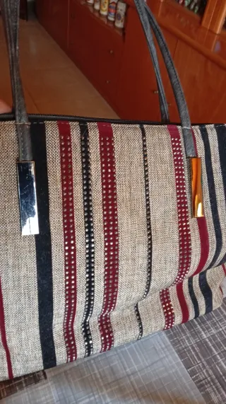 Bolso hombro grande gris, burdeos y negro