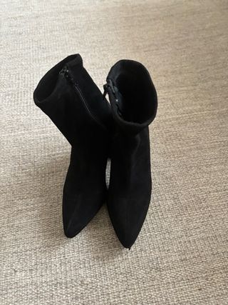 Botines de tacón alto negros