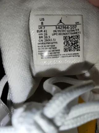 Zapatillas Jordan True Flight Blancas y Amarillas