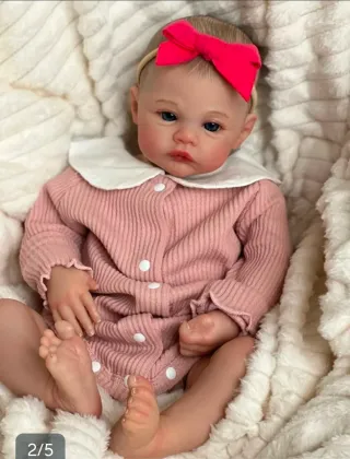 Muñeca bebé realista