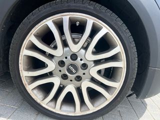 Llantas Mini 18” originales y neumáticos.