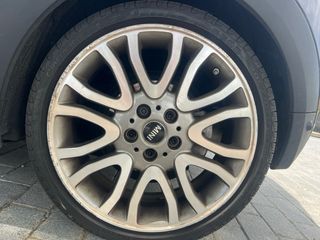 Llantas Mini 18” originales y neumáticos.