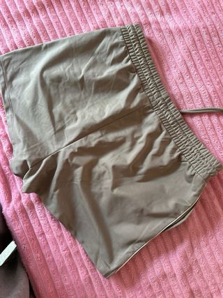 Short deportivo mujer verde oliva