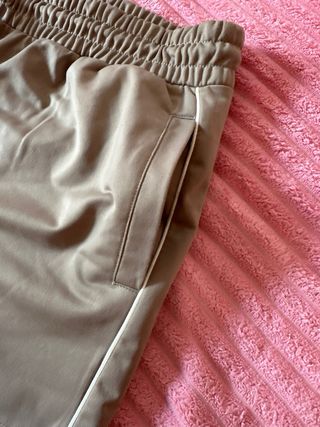 Short deportivo mujer verde oliva