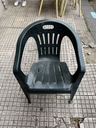 Sedia da esterno impilabile verde scuro