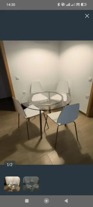 Mesa redonda cristal y 4 sillas blancas
