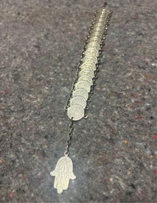 Pulsera monedas y mano de Fátima