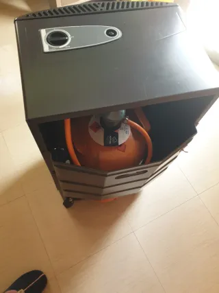 Estufa de gas negra y gris