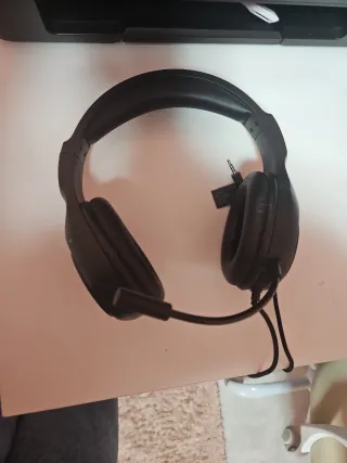 Cascos negros con micrófono