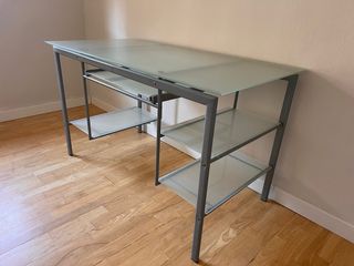 Mesa de ordenador cristal y metal oferta