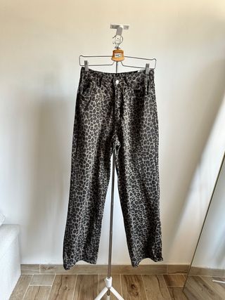 Pantalones de estampado leopardo