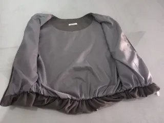 Chaleco gris con cremallera