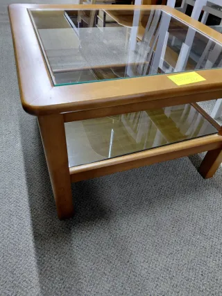 Mesa de centro de madera y cristal