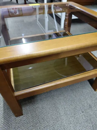 Mesa de centro de madera y cristal