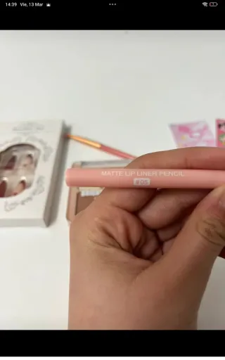 Pack Maquillaje: Uñas, Sombras y Pinceles