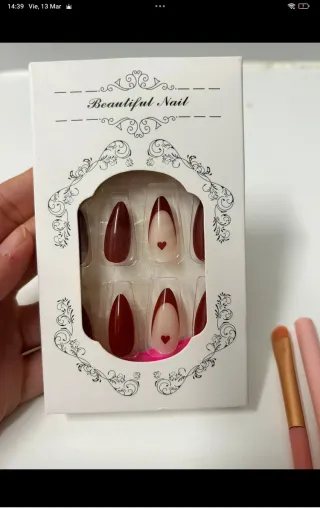 Pack Maquillaje: Uñas, Sombras y Pinceles