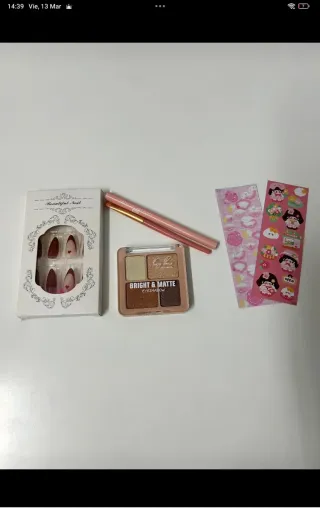 Pack Maquillaje: Uñas, Sombras y Pinceles