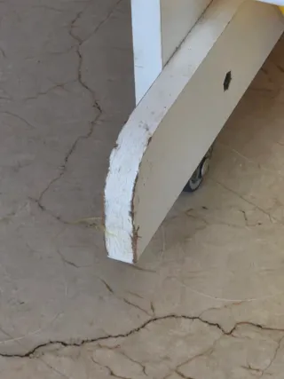 Estantería infantil con cubos de tela y plástico