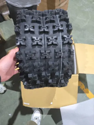 Neumático AT20X10-9