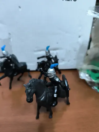 Soldatini vintage cavalieri e cannone