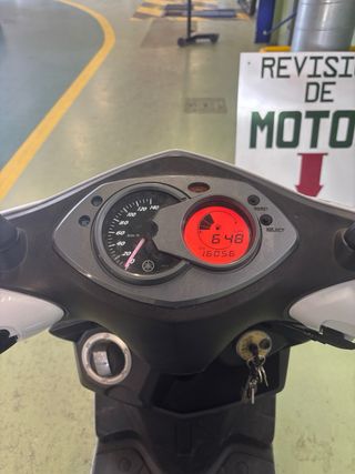 Yamaha Cygnus X Scooter Automática Blanca