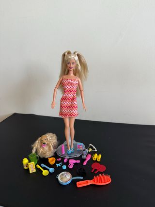 Barbie con accesorios y perro Stylin Pup 2002