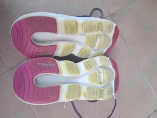 Zapatillas Skechers GOrun Negro y Rosa