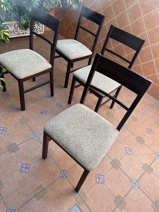 Lote de 4 sillas de madera y tela