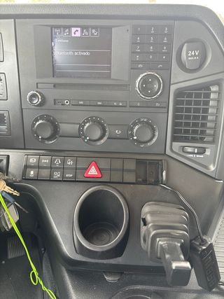 Camion rigido Mercedes Antos 1827 2016