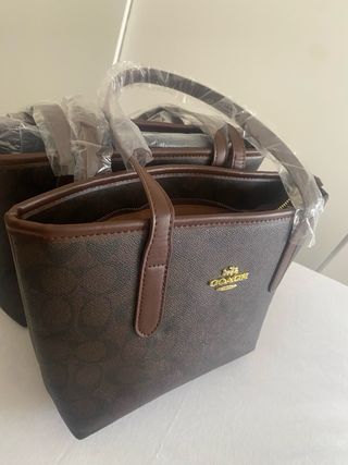 Bolso de hombro marrón