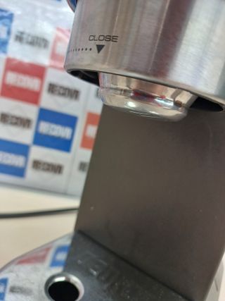 Cafetera Espresso De'Longhi Dedica EC685.BK