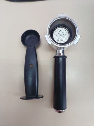 Cafetera Espresso De'Longhi Dedica EC685.BK