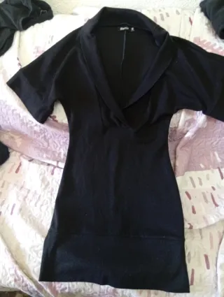 Lote 4 prendas negras: 3 camisetas y 1 mini