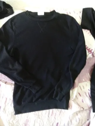 Lote 4 prendas negras: 3 camisetas y 1 mini