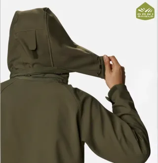 Chaqueta Softshell con Capucha desmontable.