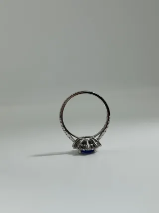 Anillo Oro Blanco Zafiro y Diamantes