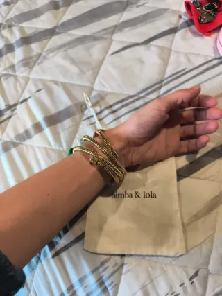 Brazalete Bimba y Lola dorada con abalorios