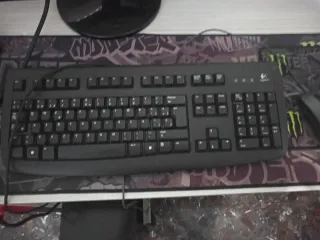 Ordenador de mesa completo: torre, teclado, ratón