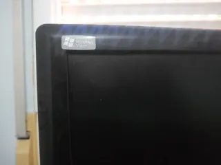 Ordenador de mesa completo: torre, teclado, ratón