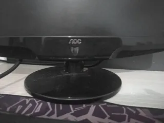 Ordenador de mesa completo: torre, teclado, ratón