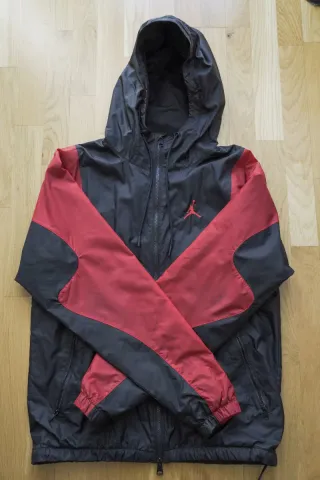 Chaqueta Cortavientos Jordan Clásica Negra y Roja